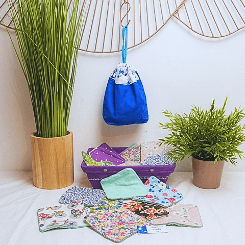 Lingette démaquillante 2€ l'unité / distributeur avec 7 lingettes 12€ / lot de 7 lingettes 10€