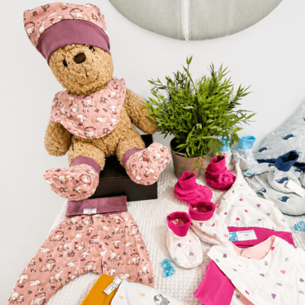 Ensemble naissance bonnet lutin, bavoir et chaussons 22€
